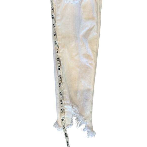 American Eagle Distressed White Skinny Jeans | Next Level Stretch Size 8 Regular - Picture 10 of 10